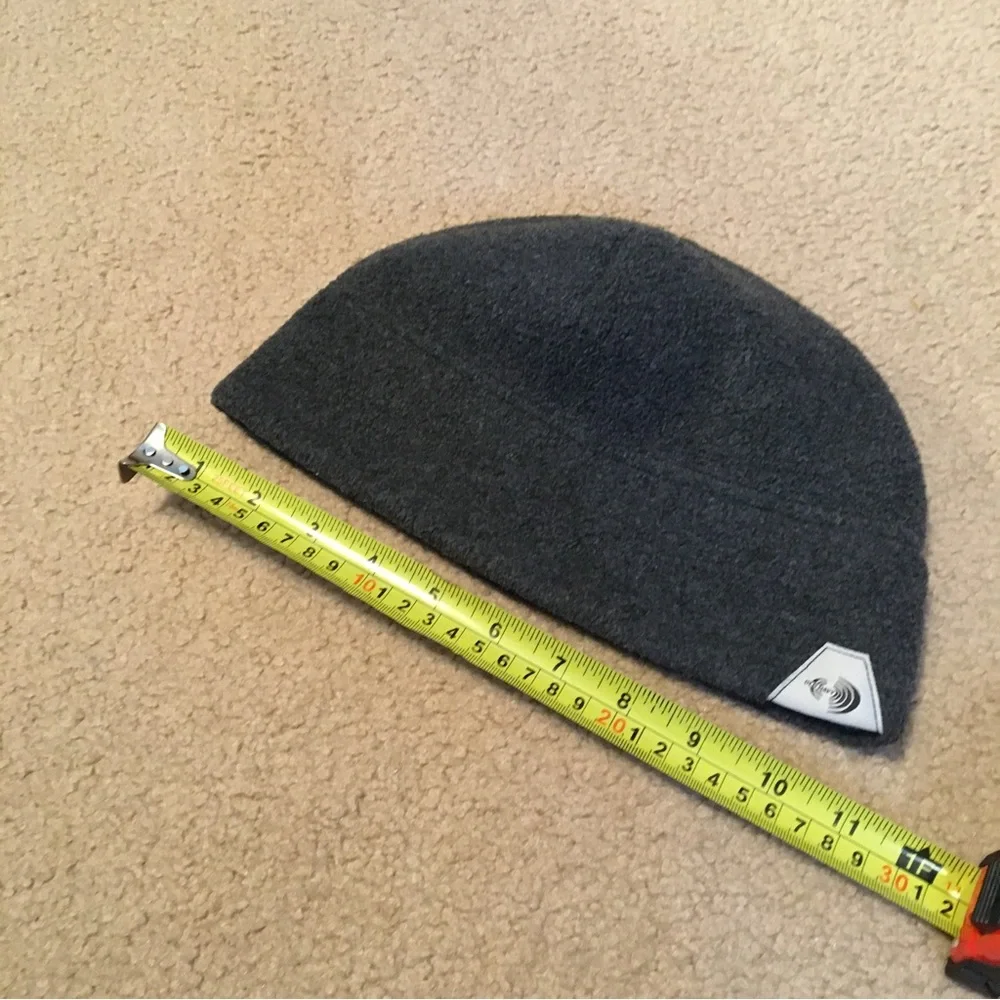Vintage Old Navy Unisex Grey Skull Beanie in Very Good Condition